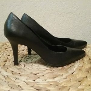 Black pumps size 8